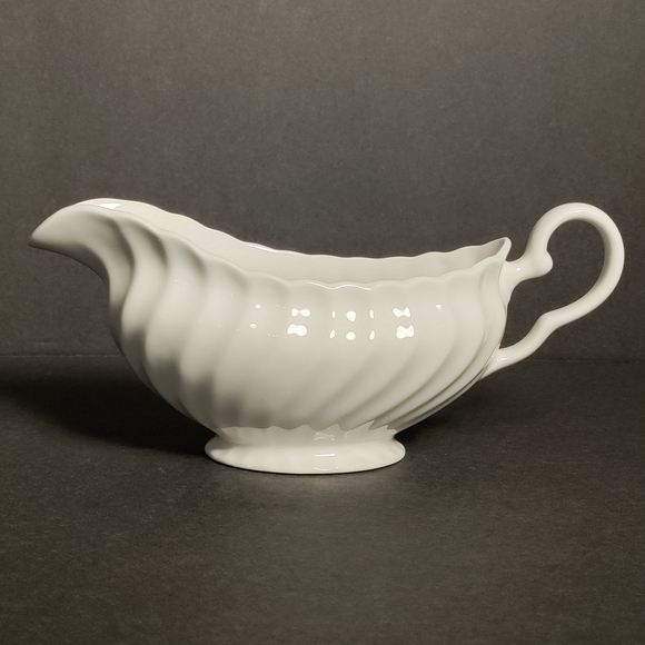 JOHNSON BRO, REGENCY WHITE Other - 🌑JOHNSON BRO GRAVY BOAT